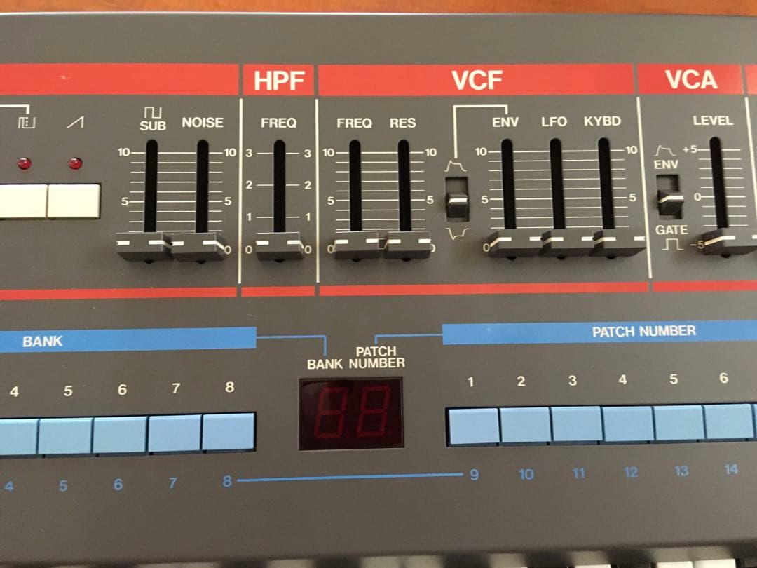 鍵盤楽器 Roland JUNO 106