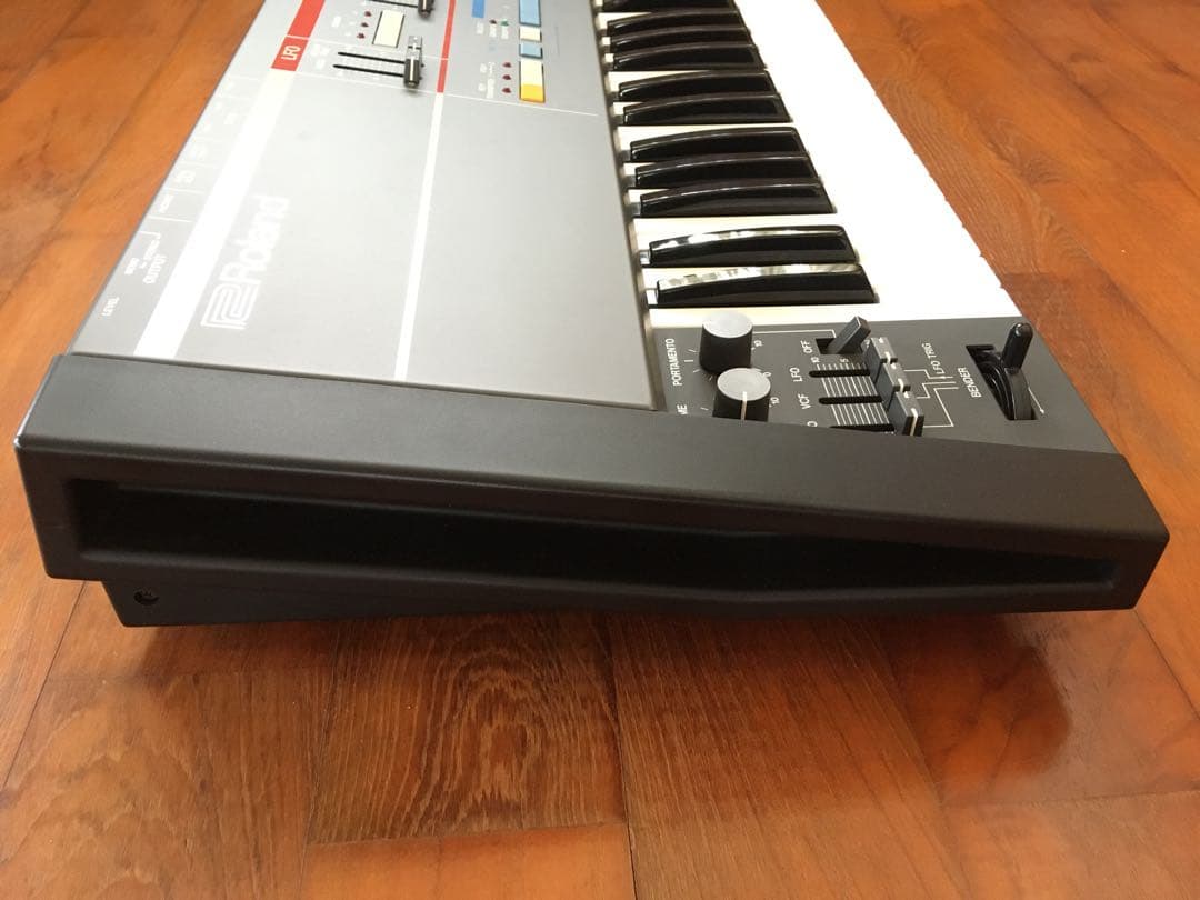 鍵盤楽器 Roland JUNO 106
