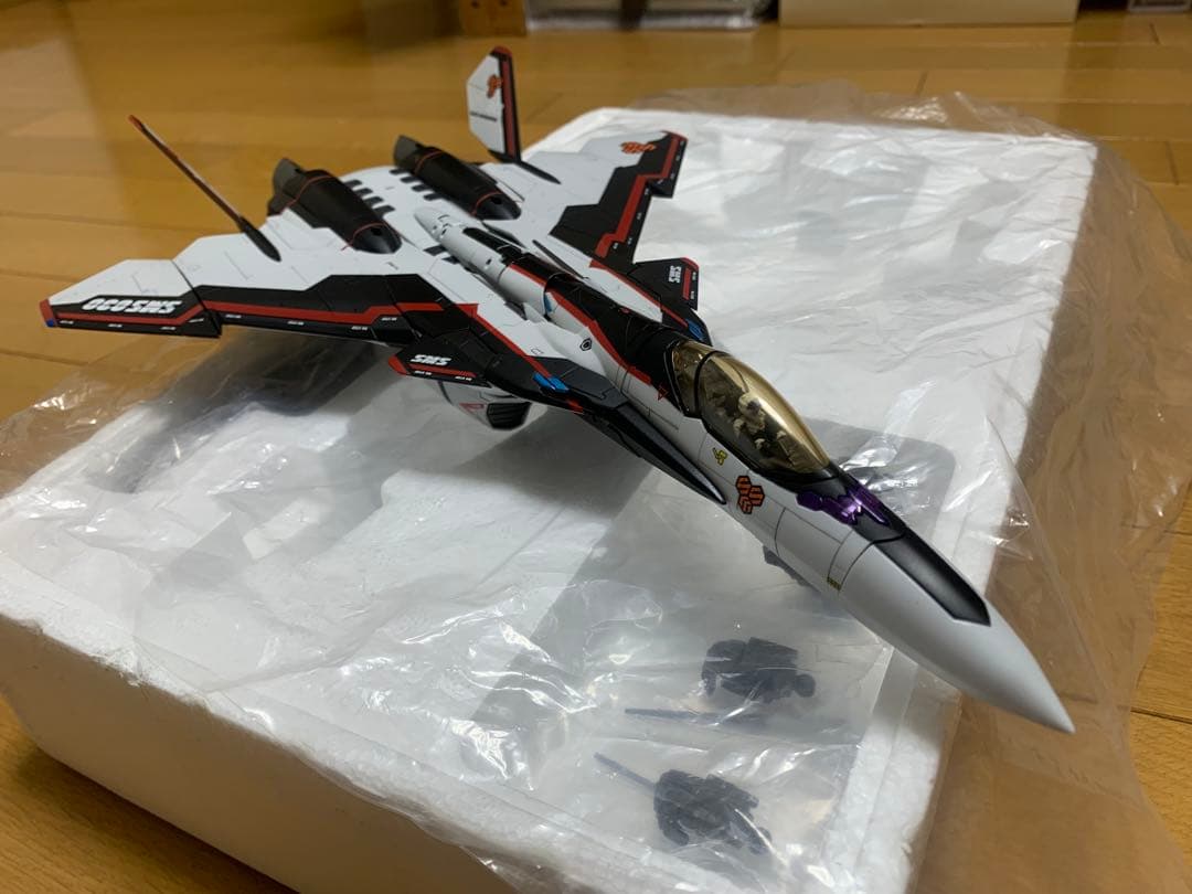 【中古品】バンダイ DX超合金 YF-30 クロノス