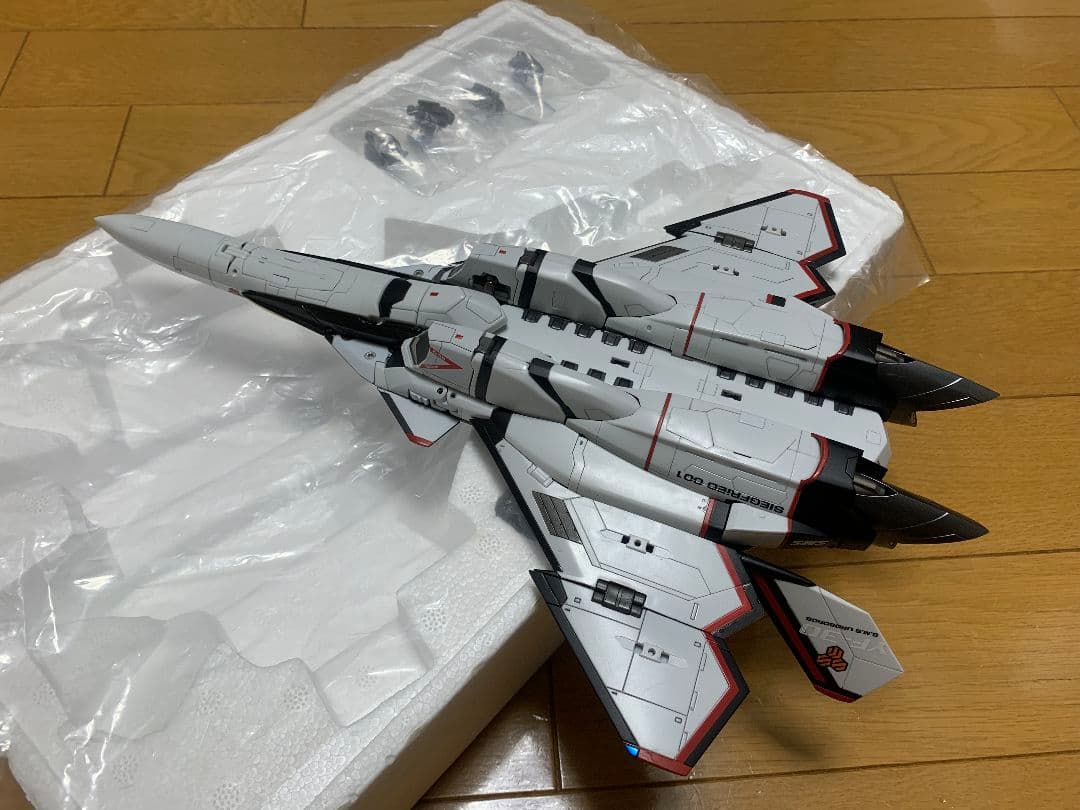 【中古品】バンダイ DX超合金 YF-30 クロノス