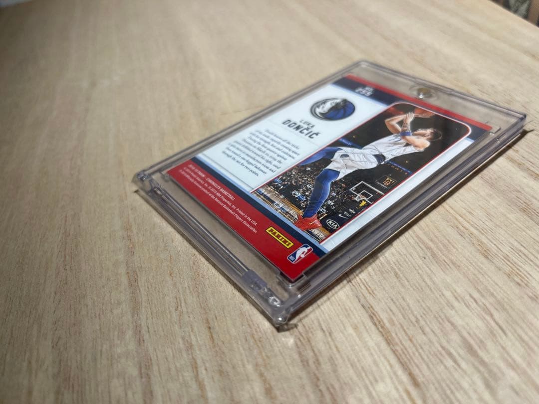 ルカ・ドンチッチ ルーキーカード シリアル入り