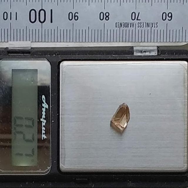 0.27g　インペリアルトパーズ　 鉱物標本　トパーズ