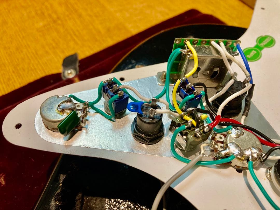 ☆値下決断　珍品美品　モディファイして新機能満載　G.I.G ストラトキャスター