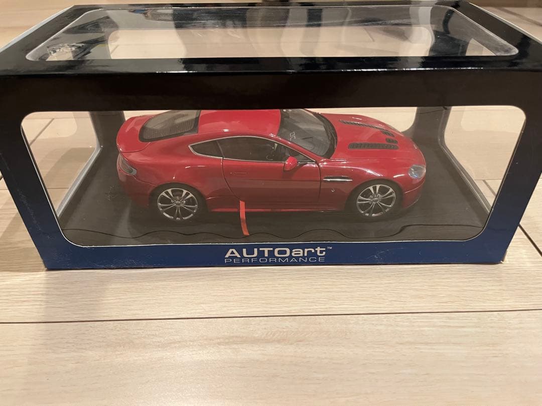 ミニカー AUTOart Aston Martin V12 Vantage 1:18