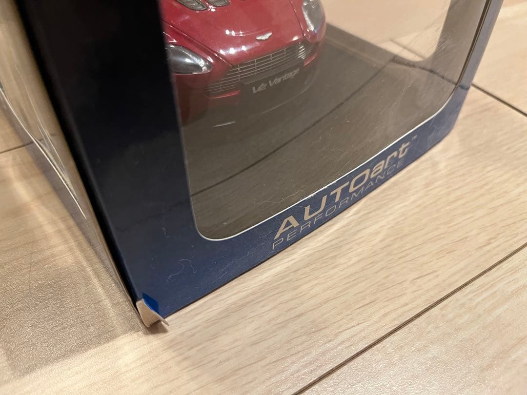 ミニカー AUTOart Aston Martin V12 Vantage 1:18