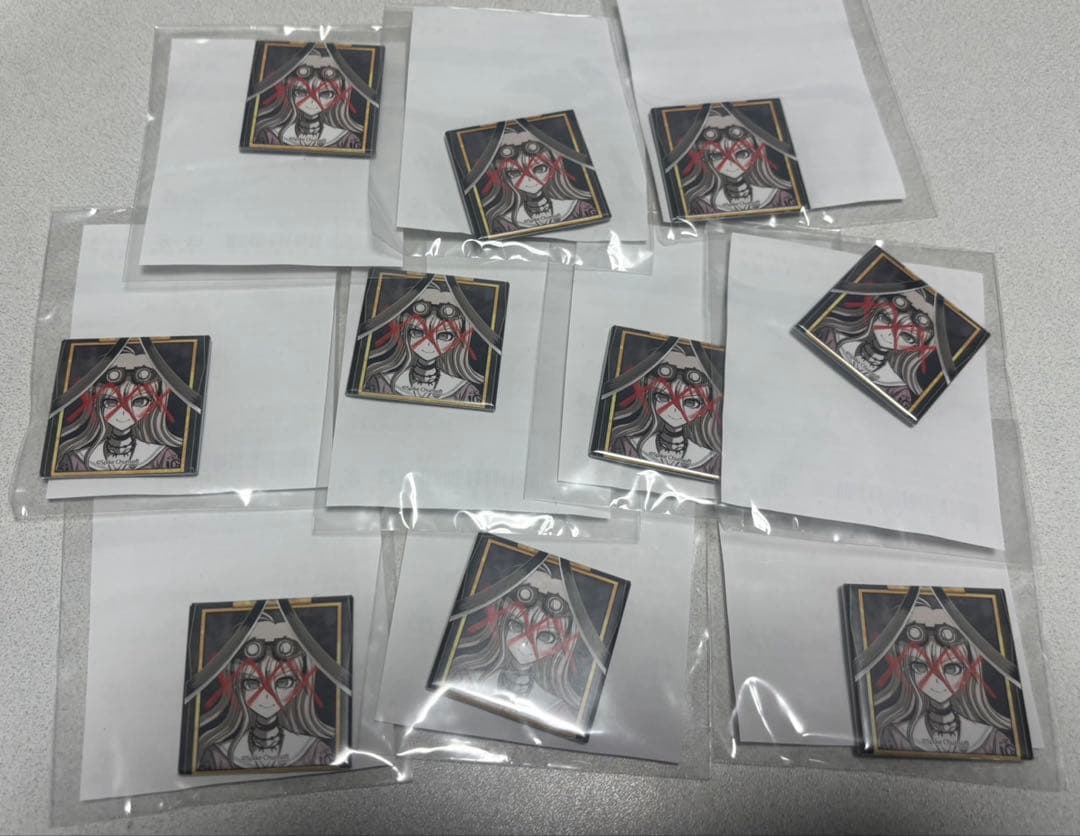 ダンガンロンパ　遺影スクエア缶バッジ　楽天コレクション　楽コレ　バッジ　入間美兎