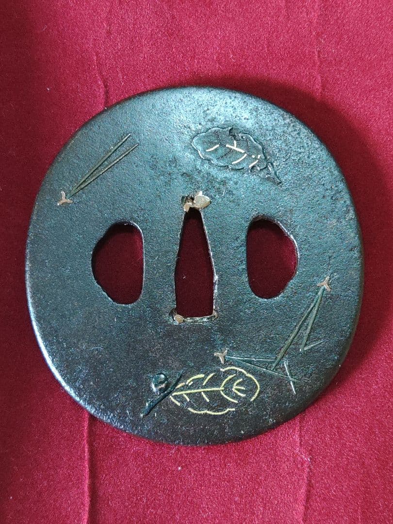 日本刀の鍔　松葉・柏・雁・景石図　大鍔、刀装具、鐔、つば、かわいい、責金入、象嵌