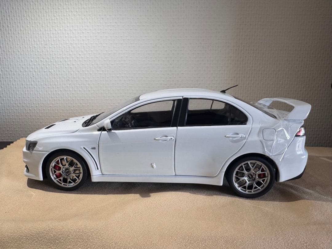 ランエボX 1/18スケール ホワイト