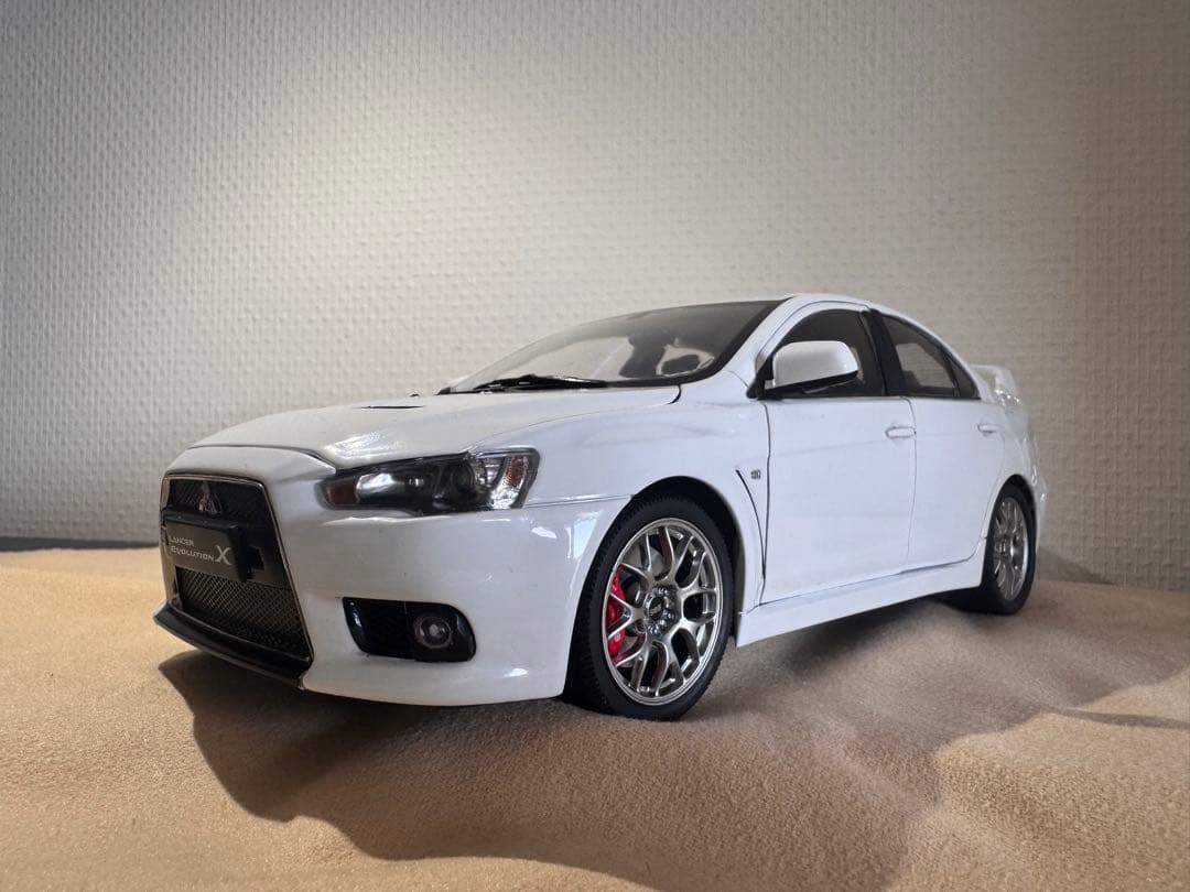 ランエボX 1/18スケール ホワイト