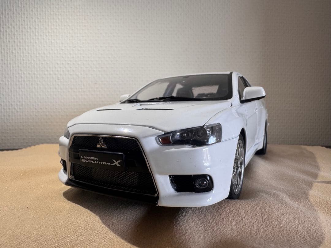 ランエボX 1/18スケール ホワイト