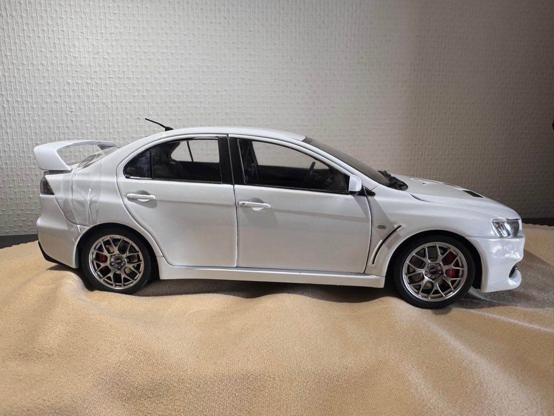 ランエボX 1/18スケール ホワイト