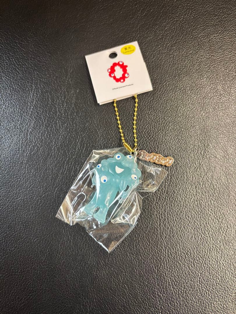 完売品　ミャクミャク　立体PVC ストラップ 黒　蓄光　グリッター　プレート付き