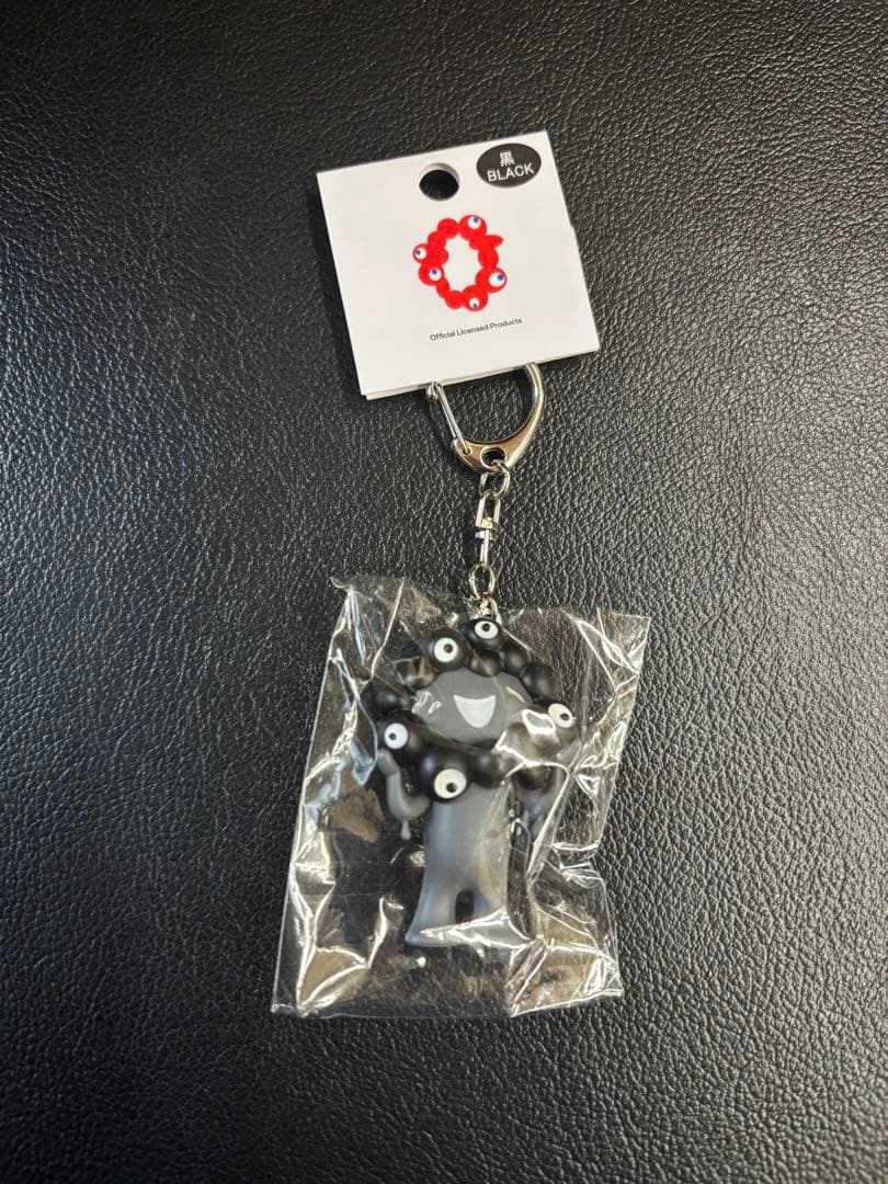 完売品　ミャクミャク　立体PVC ストラップ 黒　蓄光　グリッター　プレート付き