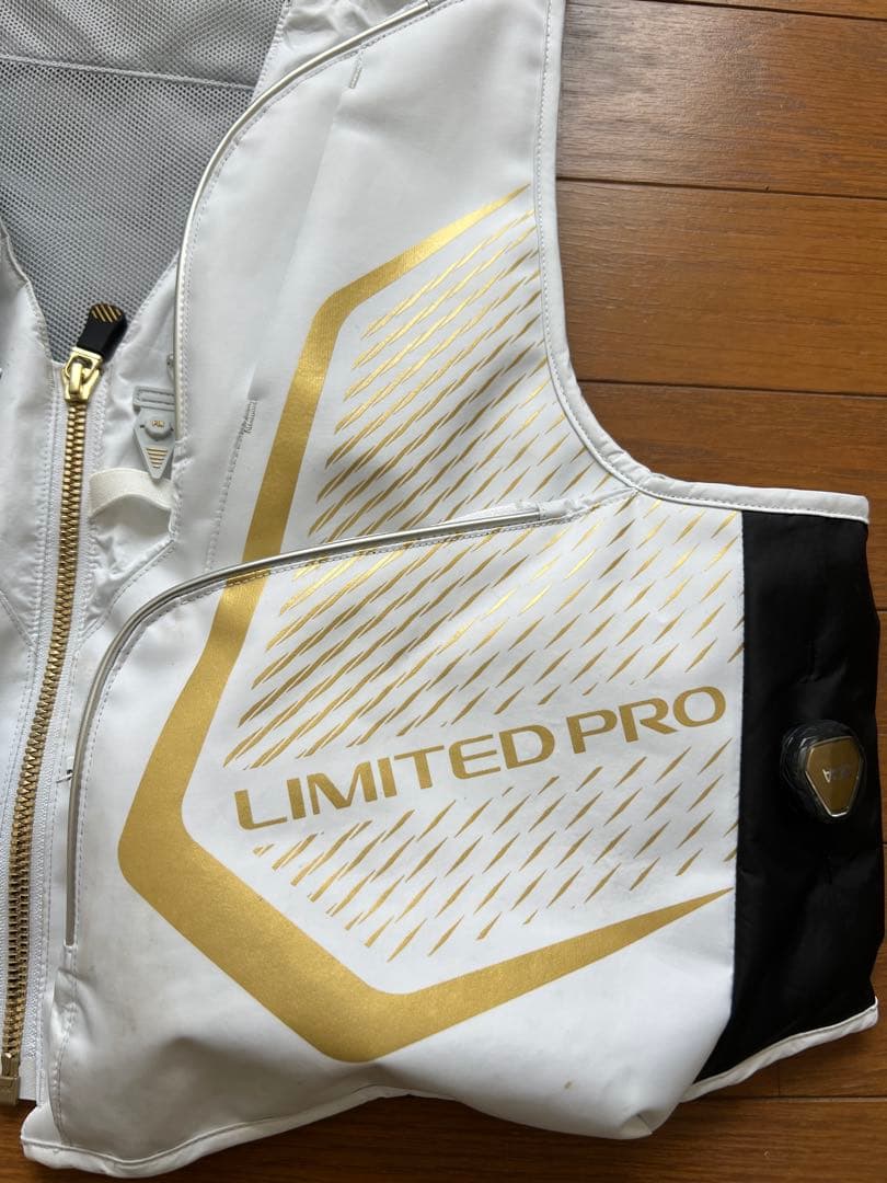 SHIMANO LIMITED PRO フィッシングベスト&キャップセット
