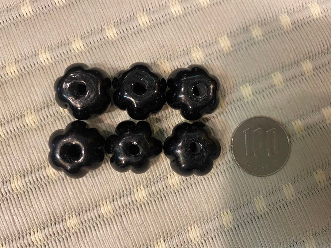 古いアイヌ玉　黒の中玉6個と小玉6個　とんぼ玉　硝子玉　みかん玉　コレクター