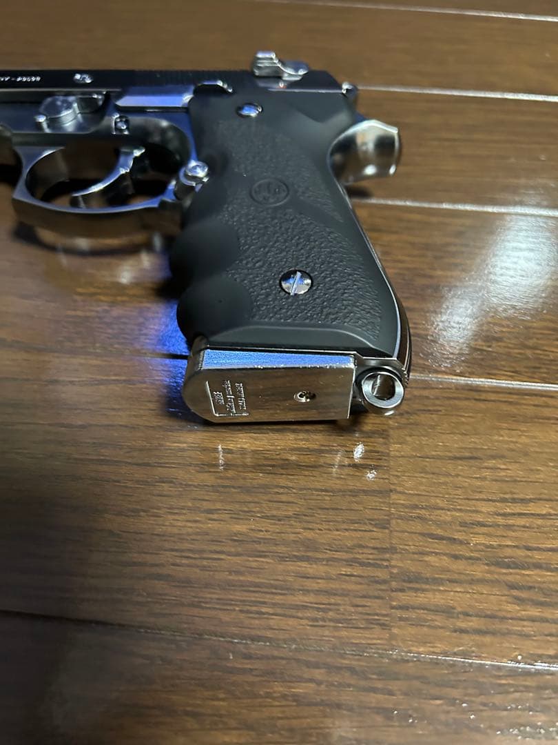 東京マルイ　M92F クロームステンレス　ガスブローバック　ハンドガン