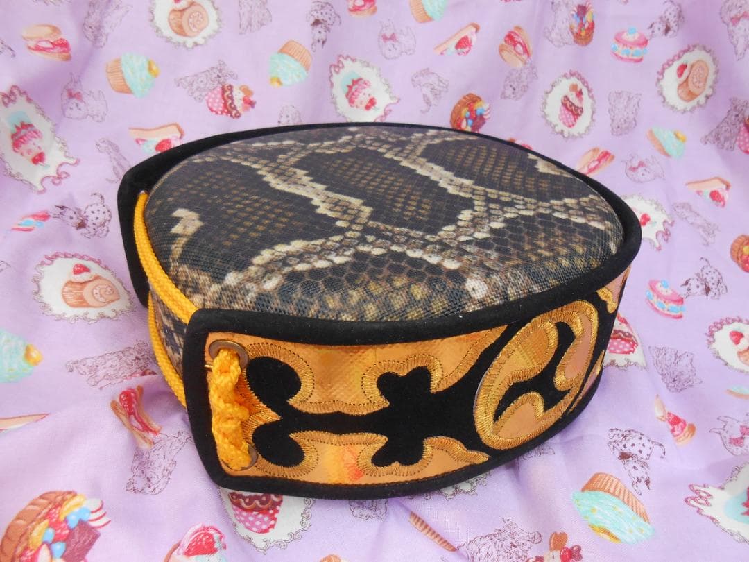 新品未使用(送料無料)9.980円　沖縄三線専用　胴巻き付き人工皮張チーガセット