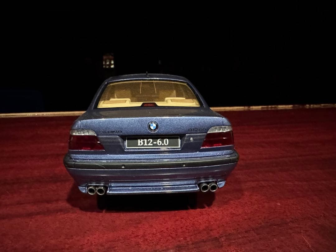  e38 1/18 ミニカー