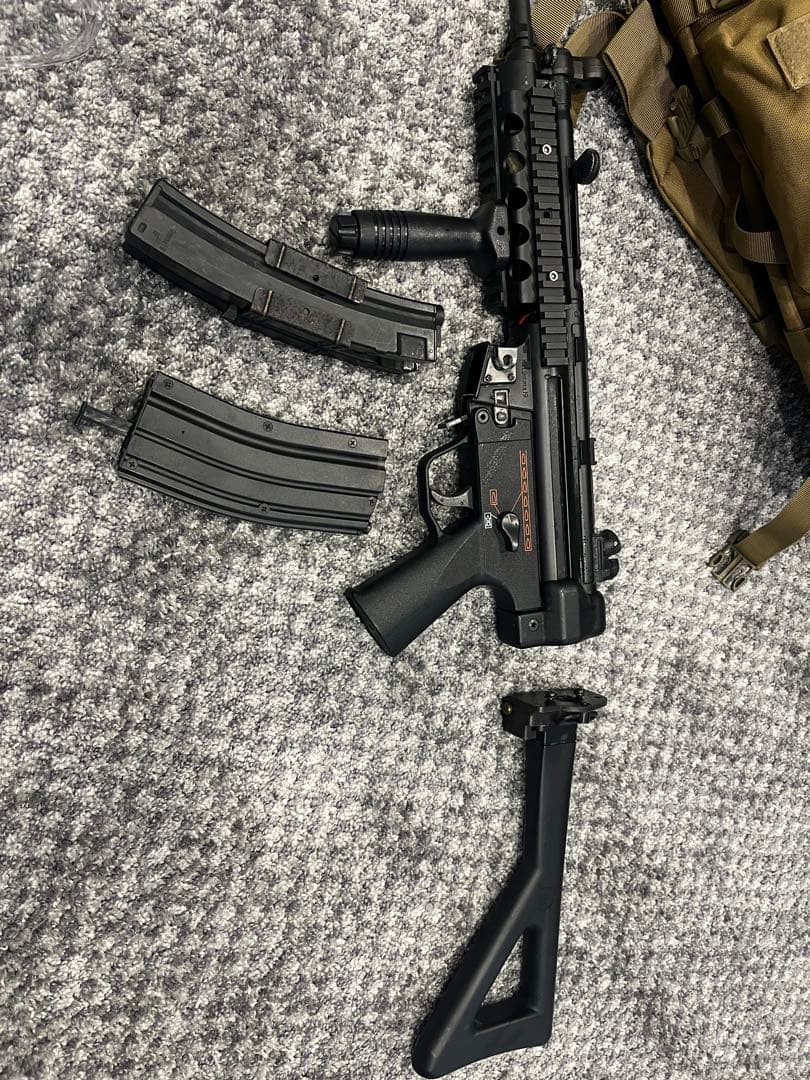 最終値下げです。送料込みになりました！MP5ガスガンとM&P9ピストルセット