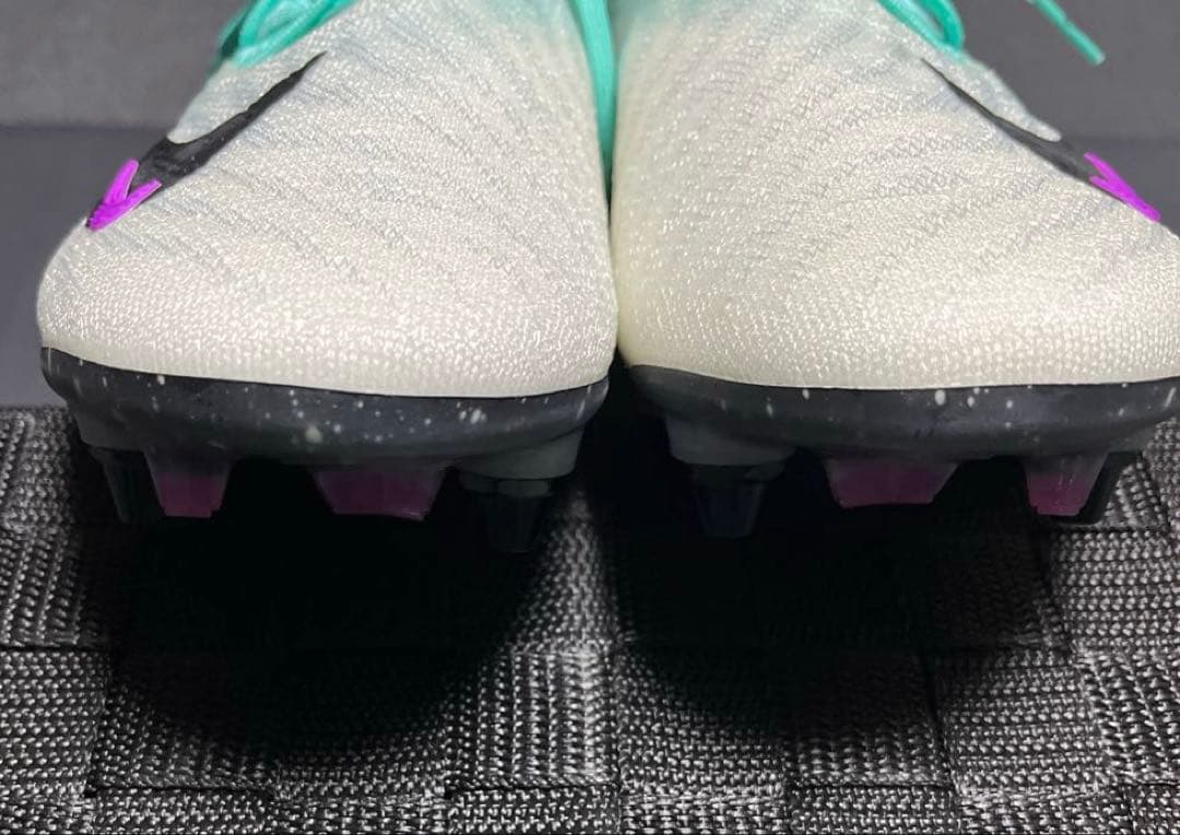 NIKEナイキ　サッカースパイク　ファントムGX 天然芝用　取り替え式スタッド