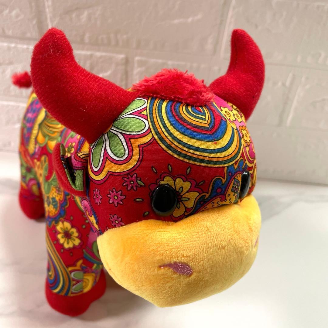 牛ぬいぐるみ　赤花柄　レア　布製　カラフル　ぬいぐるみ　アニマル　匿名配送