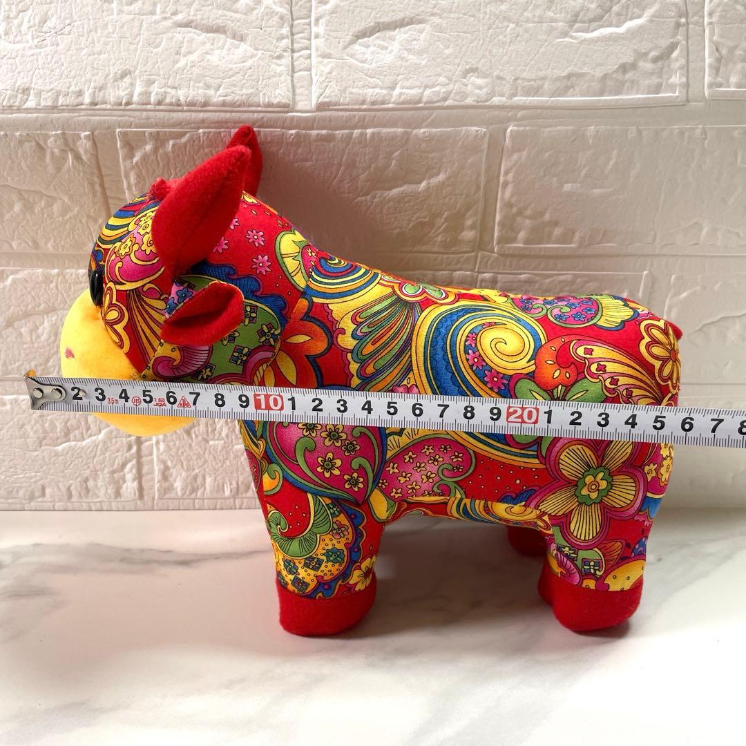牛ぬいぐるみ　赤花柄　レア　布製　カラフル　ぬいぐるみ　アニマル　匿名配送