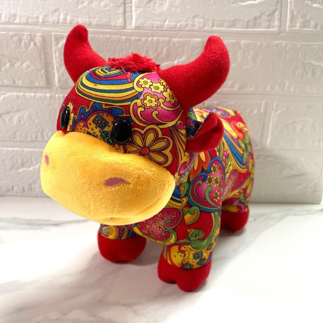 牛ぬいぐるみ　赤花柄　レア　布製　カラフル　ぬいぐるみ　アニマル　匿名配送