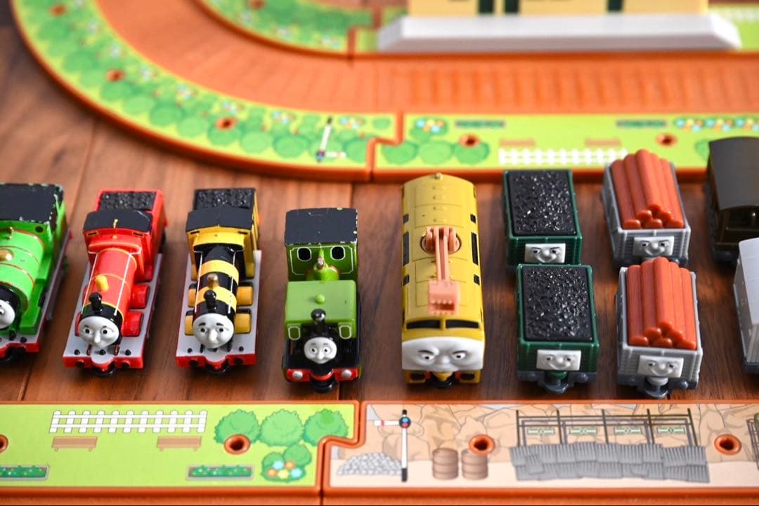 すいすいレールロード&つながる線路&駅舎&トミカトーマス16両　セットまとめ売り