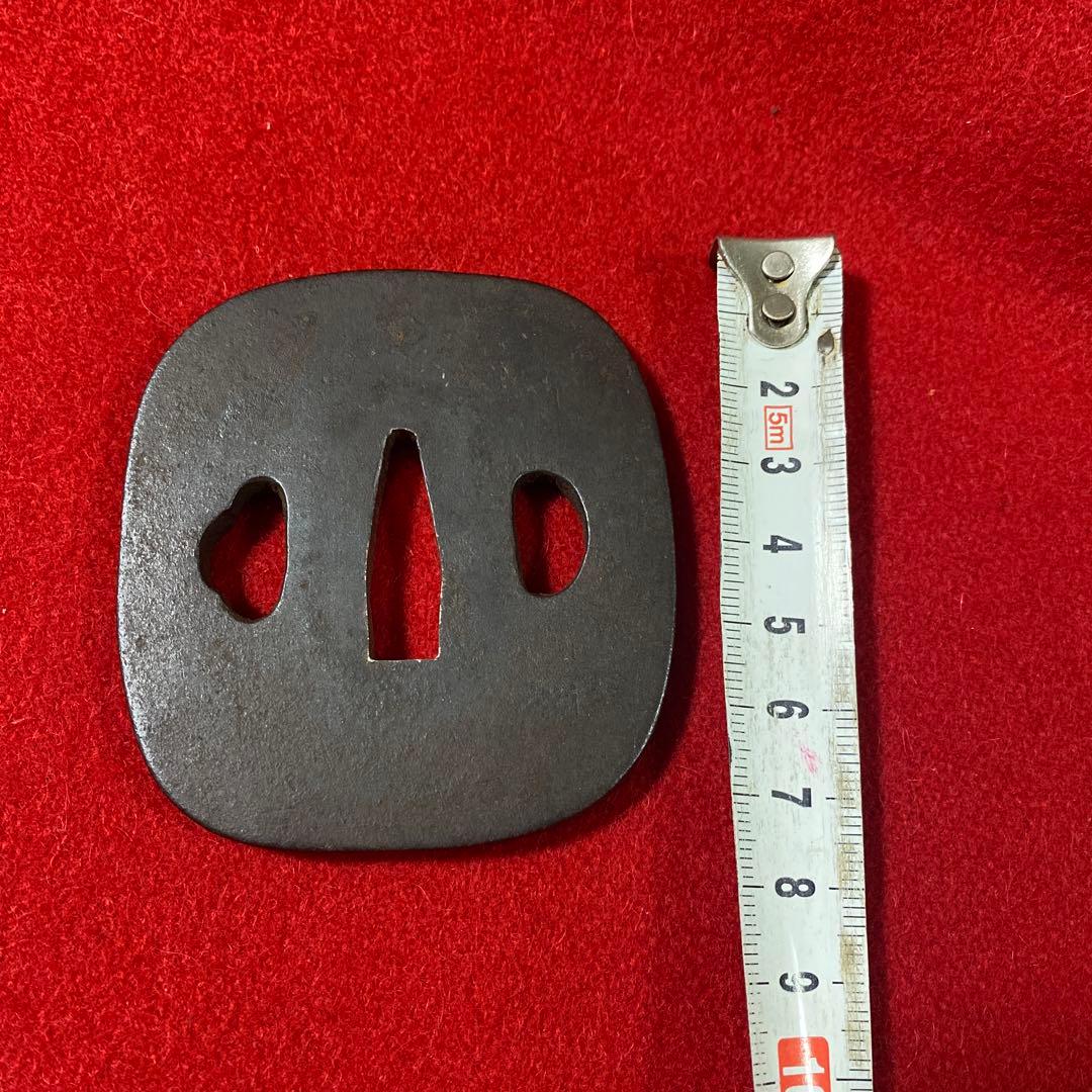 B -1 日本刀の鍔(つば) 武具　美術品　工芸品　装飾品　アンティーク　刀装具