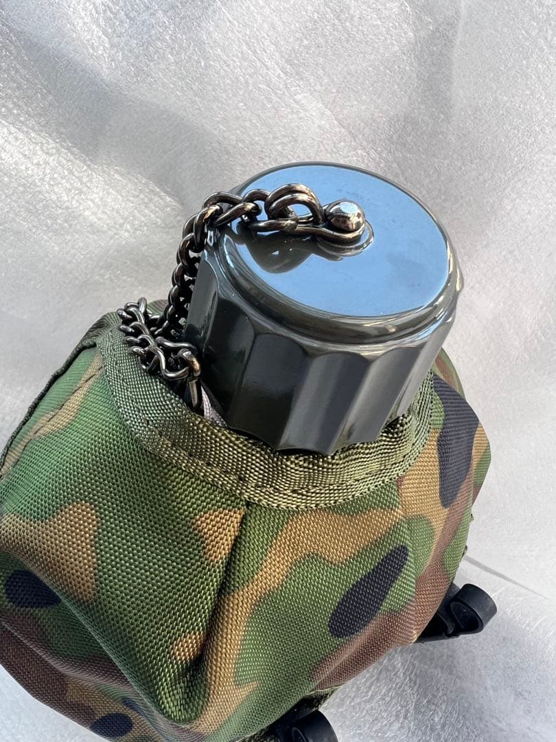 自衛隊　水筒 迷彩　2形　　新品未使用　アウトドア　キャンプ　山登り
