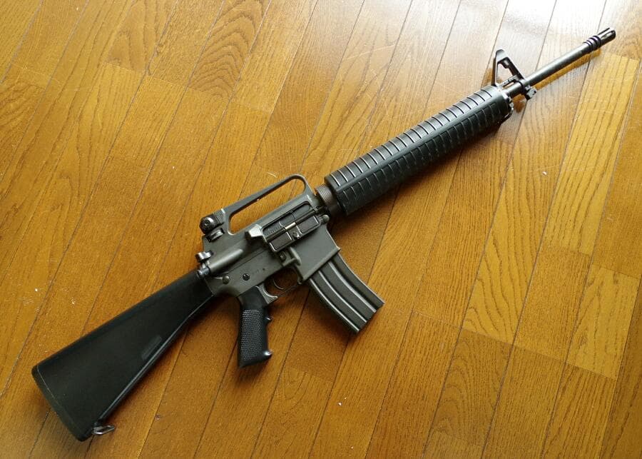 東京マルイ コルト M16A2 NiMHバッテリー＆充電器付き