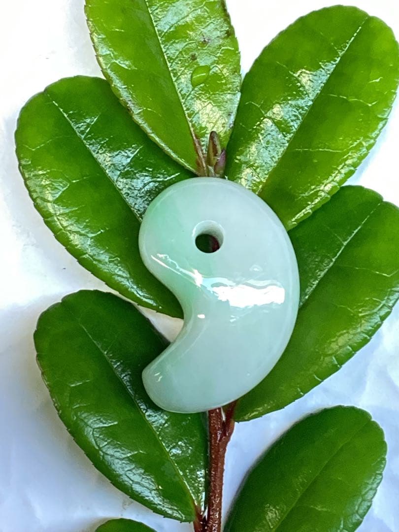 ✳ premiumシリーズ　一流の勾玉　味身色合い良好　糸魚川翡翠*格上の勾玉‼️