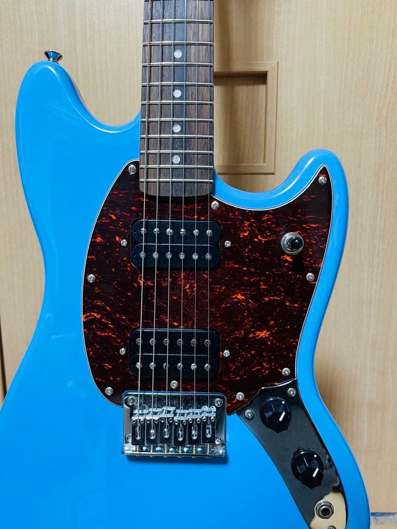 Squier Sonic Mustang HH ピックガード交換済み