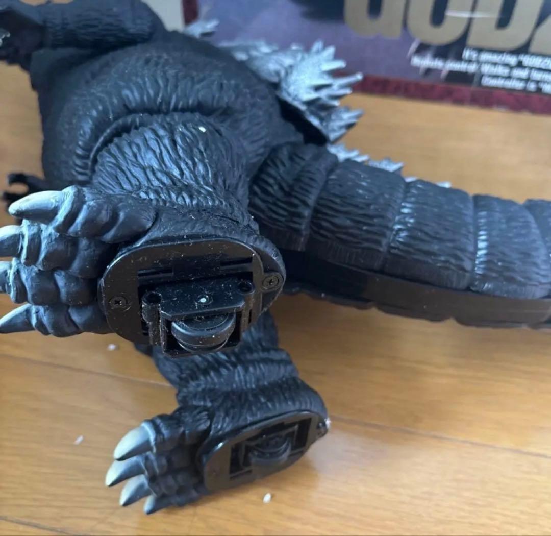 ゴジラ リモートコントロール機能付きのキングスケールゴジラフィギュア