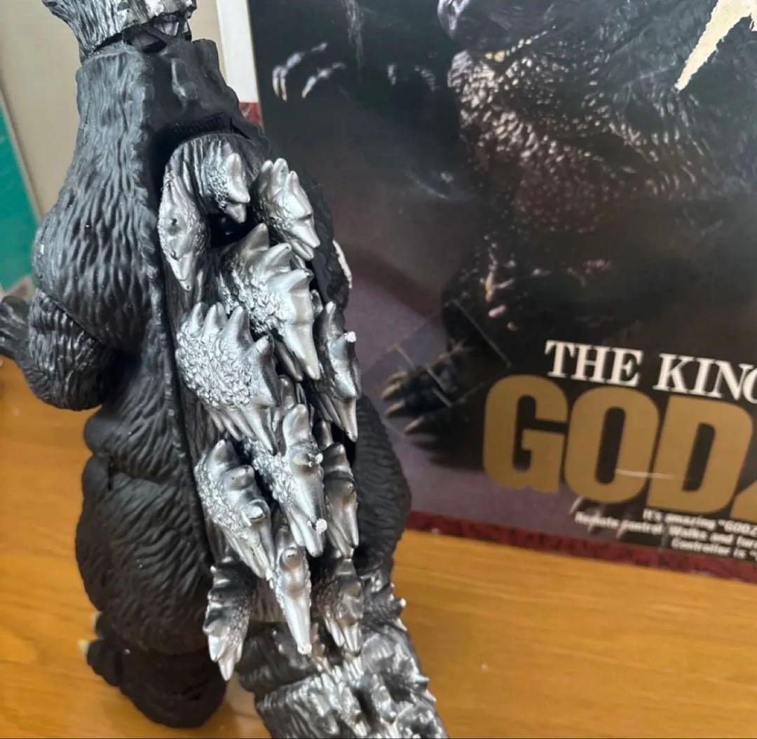 ゴジラ リモートコントロール機能付きのキングスケールゴジラフィギュア