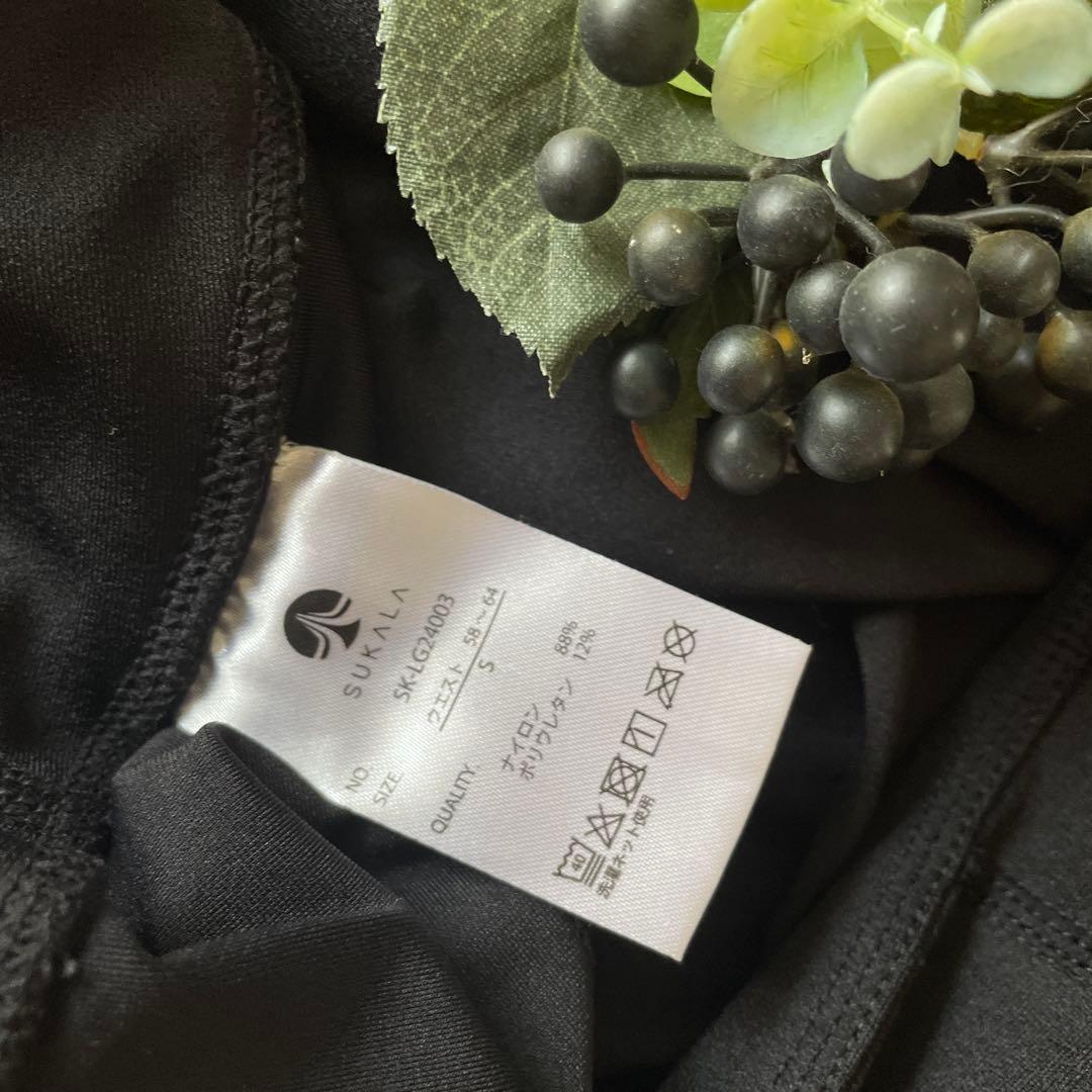 ソイ。です。美品　SUKALA アシンメトリーブラトップMとレギンスS