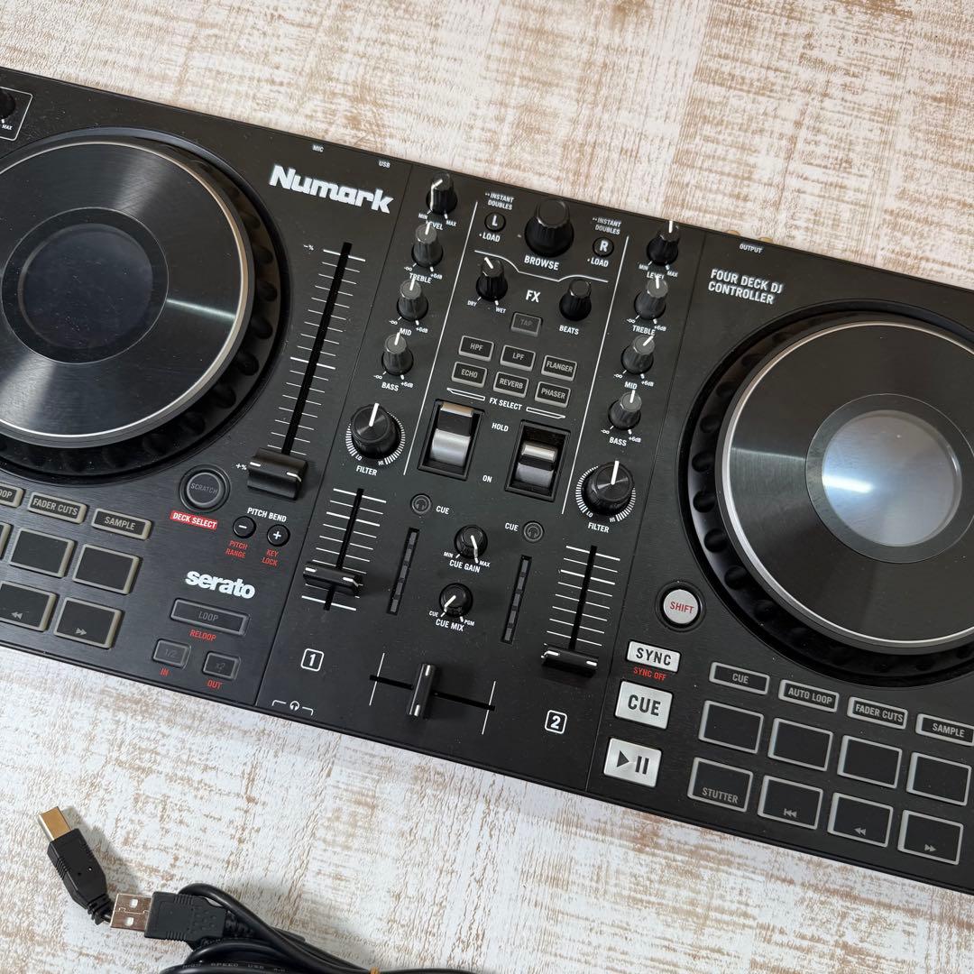 Numark Mixtrack Platinum FX ニュマーク