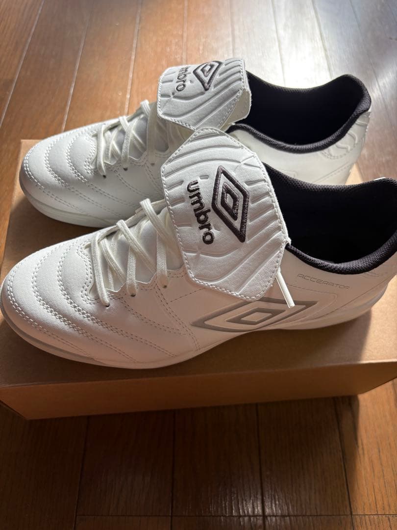 KAMO限定品アンブロアクセレイター TR LT EX WIDE 25.5