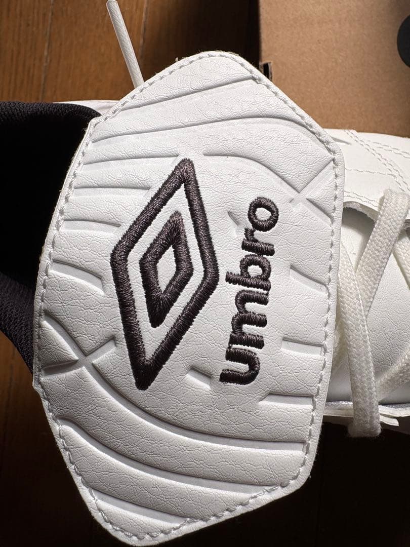 KAMO限定品アンブロアクセレイター TR LT EX WIDE 25.5