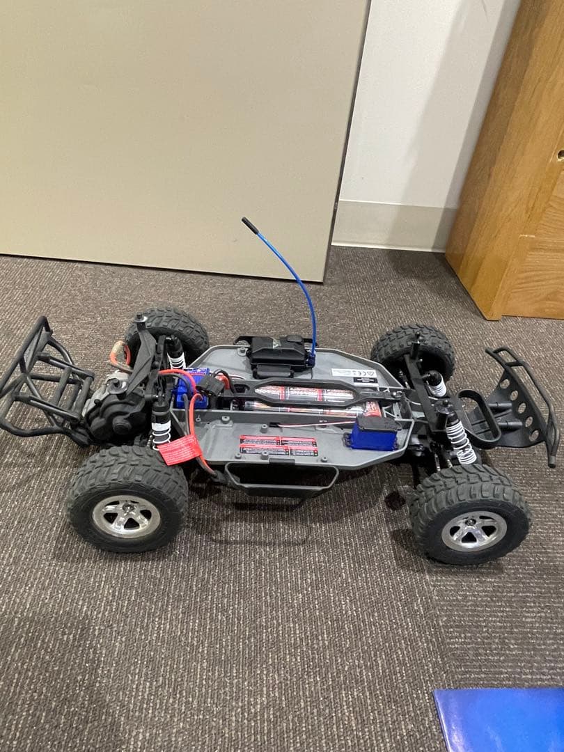 traxxas shlash 送料込みにしたのでお値段上がりました