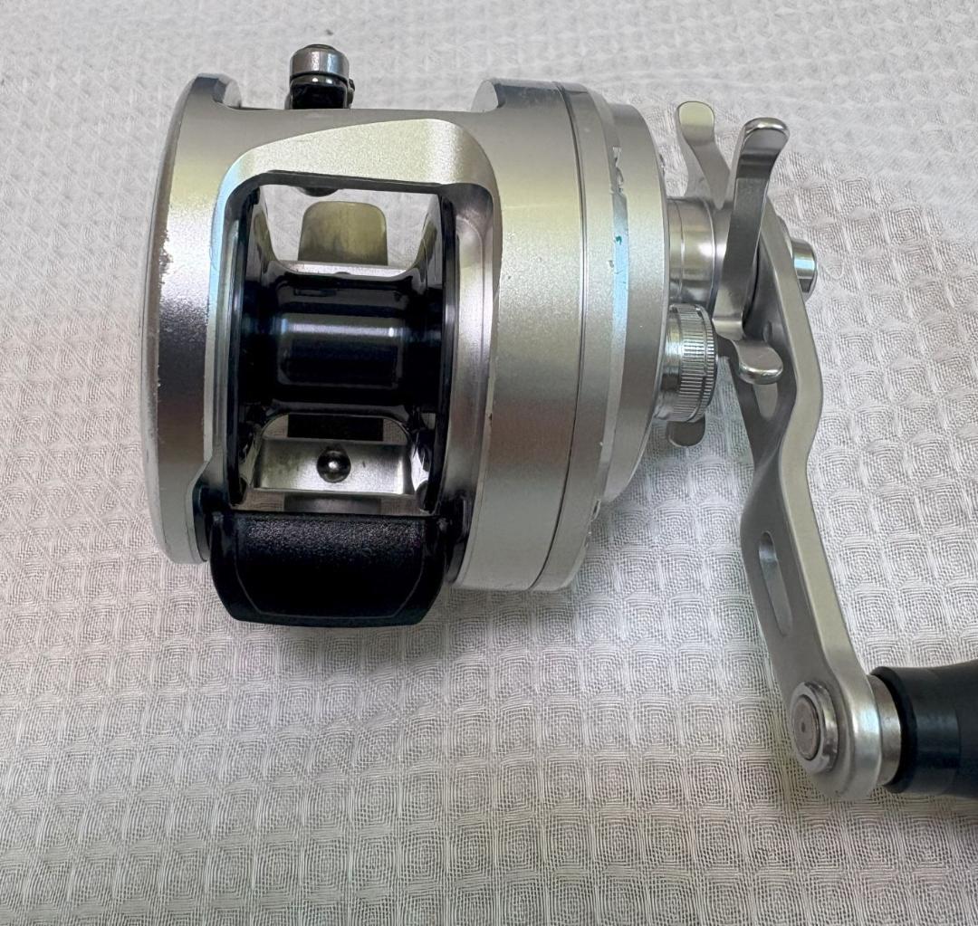 シマノ製ベイトリール「オシアカルカッタ 300HG」