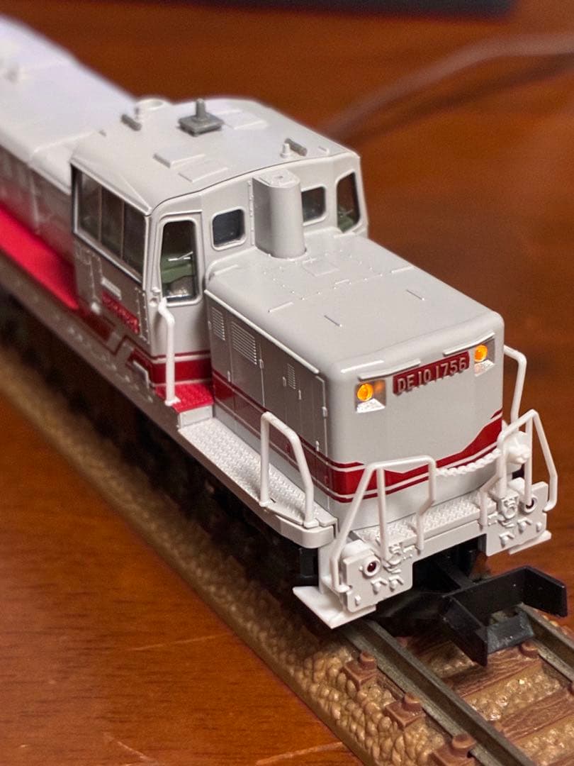 DE10 1000形ディーゼル機関車(1756号機ハイパーサルーン) tomix
