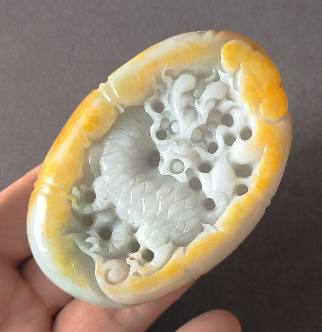 【特価】ミャンマー産黄色本翡翠の彫刻①