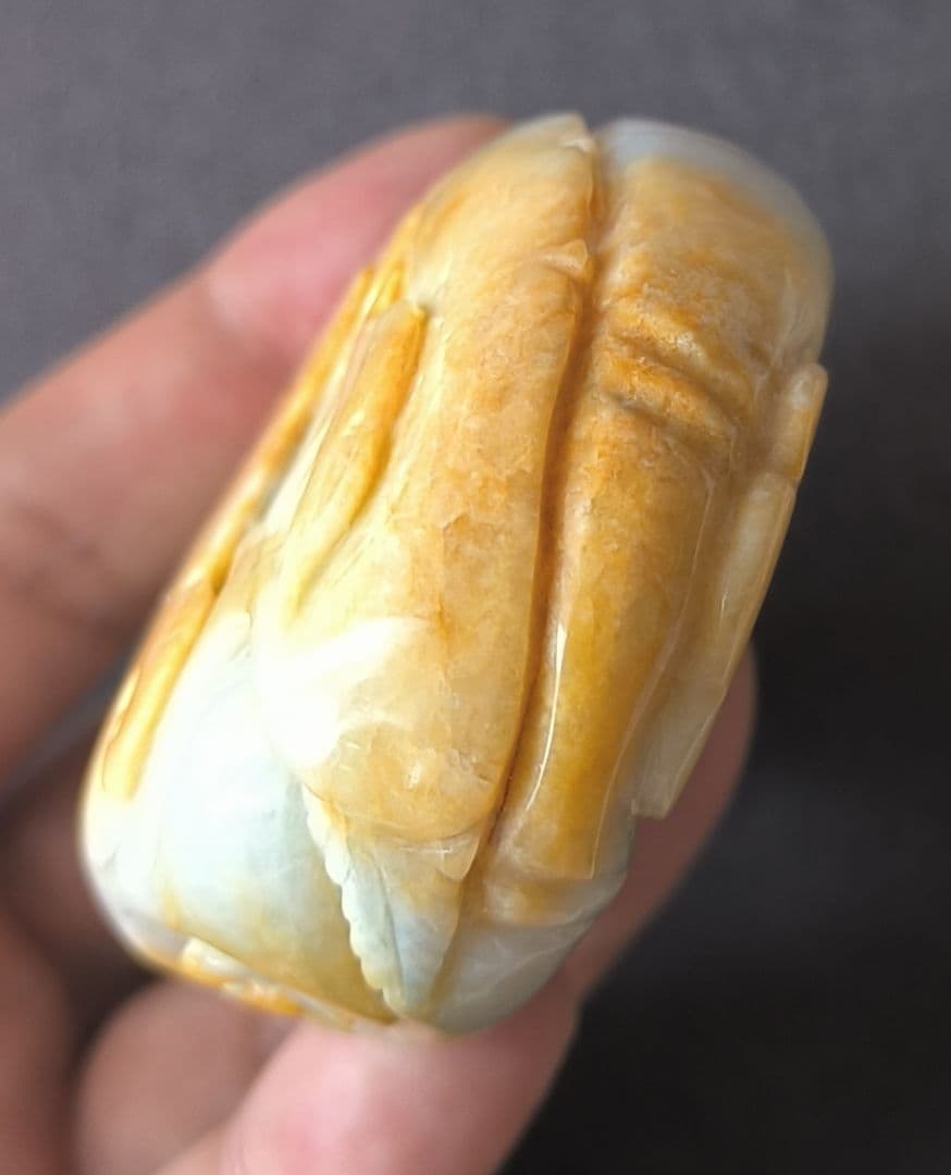 【特価】ミャンマー産黄色本翡翠の彫刻①