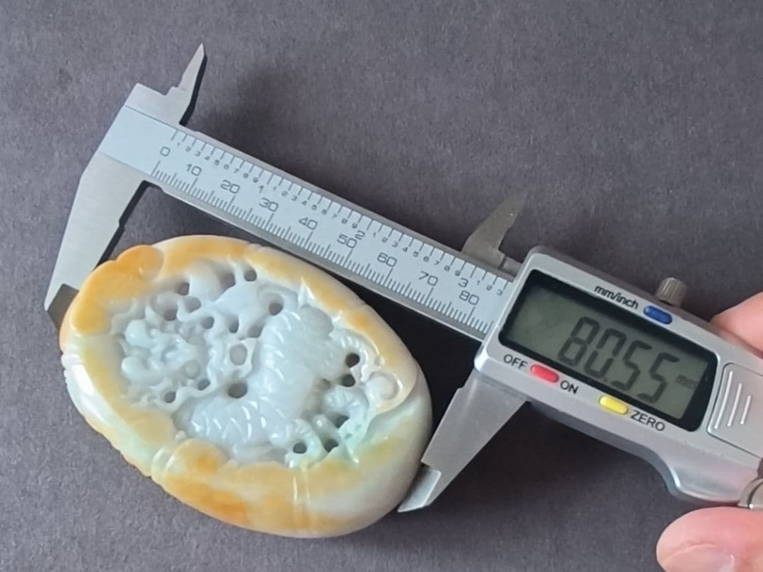【特価】ミャンマー産黄色本翡翠の彫刻①