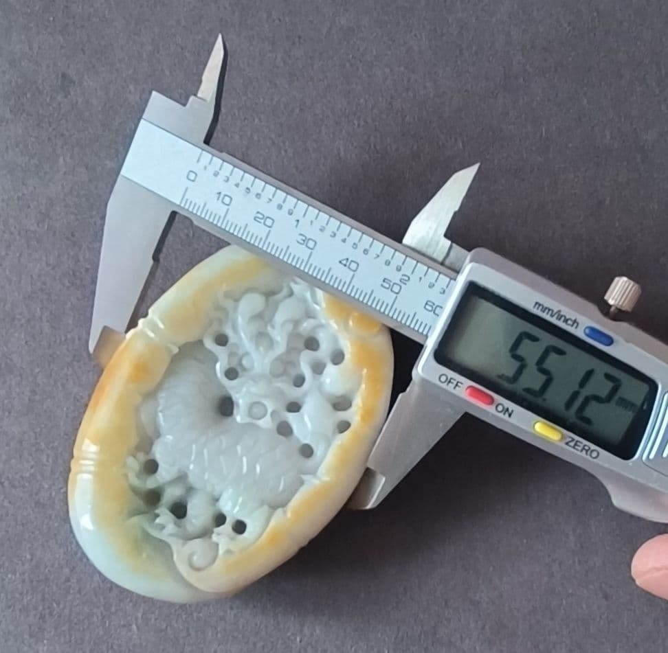 【特価】ミャンマー産黄色本翡翠の彫刻①