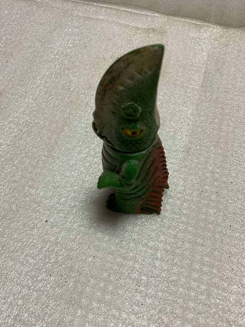 ギロン／ガメラ怪獣シリーズ。首が可動、10cm位。【包袋なし　社名不明？©️大映】