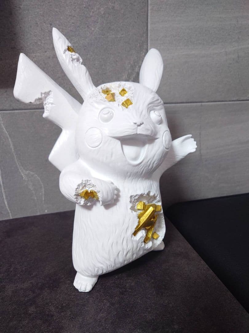 Kダニエルアーシャム　ピカチュウ　フィギュア　クリスタルゴールドカラー