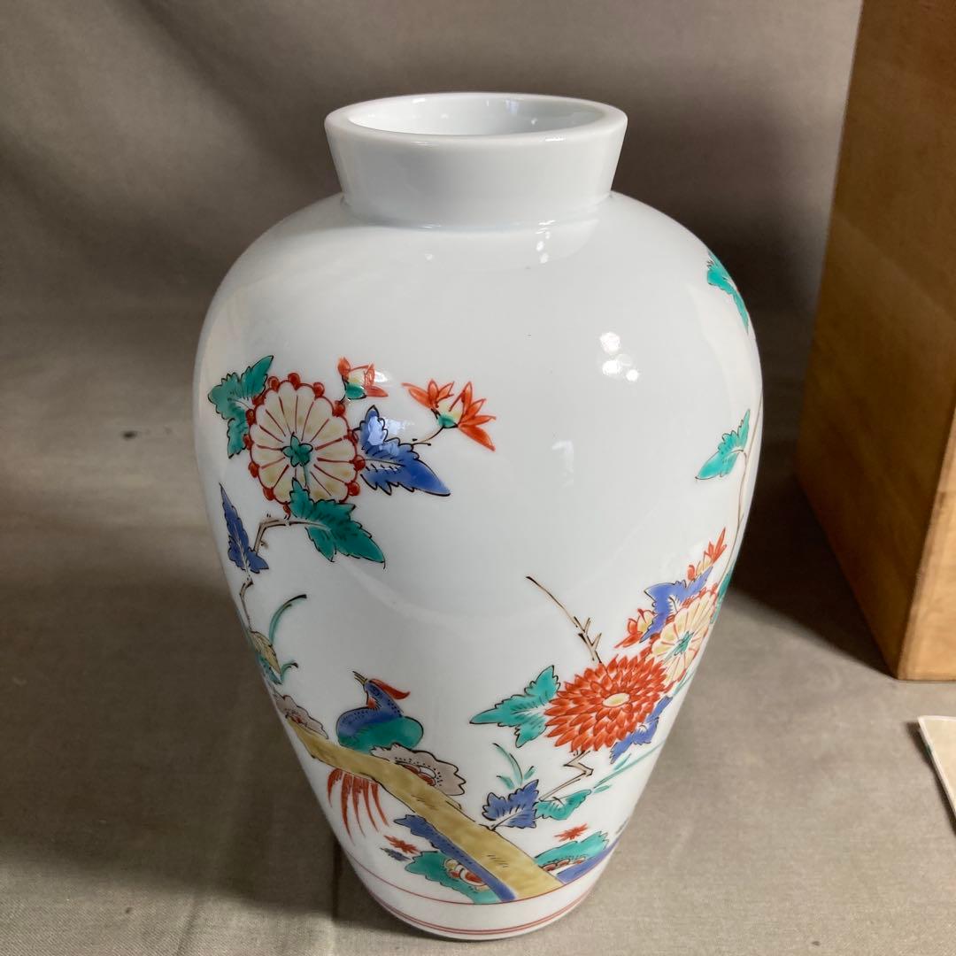【柿右衛門】赤絵の伝統　名窯　人間国宝　十三代酒井田柿右衛門作　錦梅花鳥文　花瓶