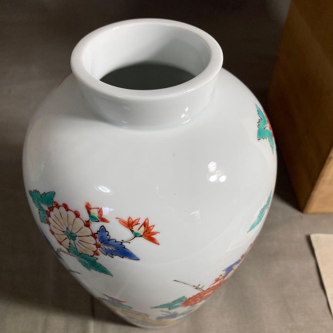 【柿右衛門】赤絵の伝統　名窯　人間国宝　十三代酒井田柿右衛門作　錦梅花鳥文　花瓶